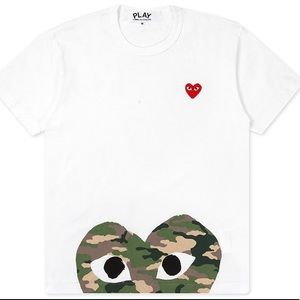 COMME DES GARCONS PLAY CAMO HALF HEART IN WHITE